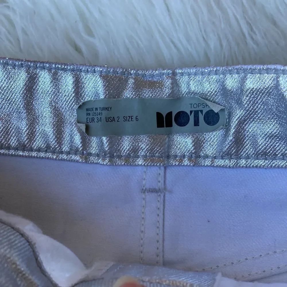 Topshop Silver Metallic Frayed Hem Moto Mini Skirt Size 6 - Picture 6 of 10